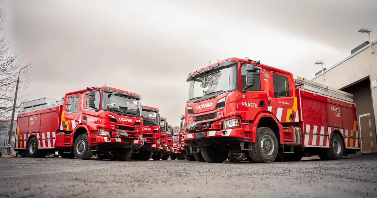 Teisipäeva õhtul kell 23.11 sai Häirekeskus teate liiklusõnnetusest Pärnu linnas Ehitajate tee ja Niidu tänava ristmikult. Avariis osales päästeameti juhtimissõ