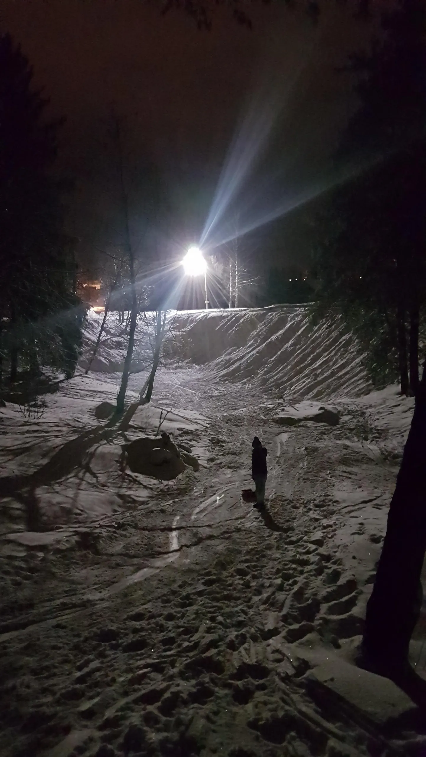 Laekveres saab nüüd ööpäev läbi kelgutada.