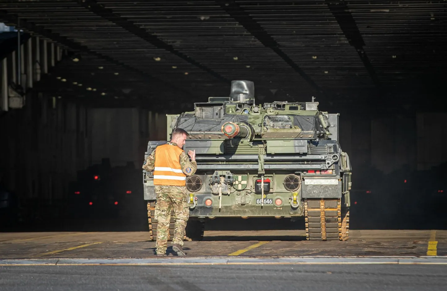 Leopard 2A7 tank.