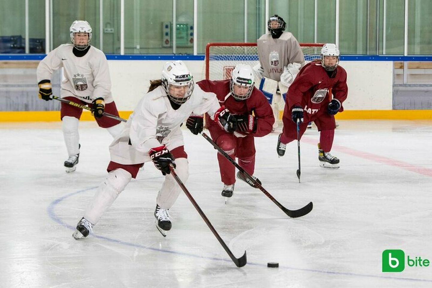 Latvijas U-18 meiteņu hokeja izlase.
