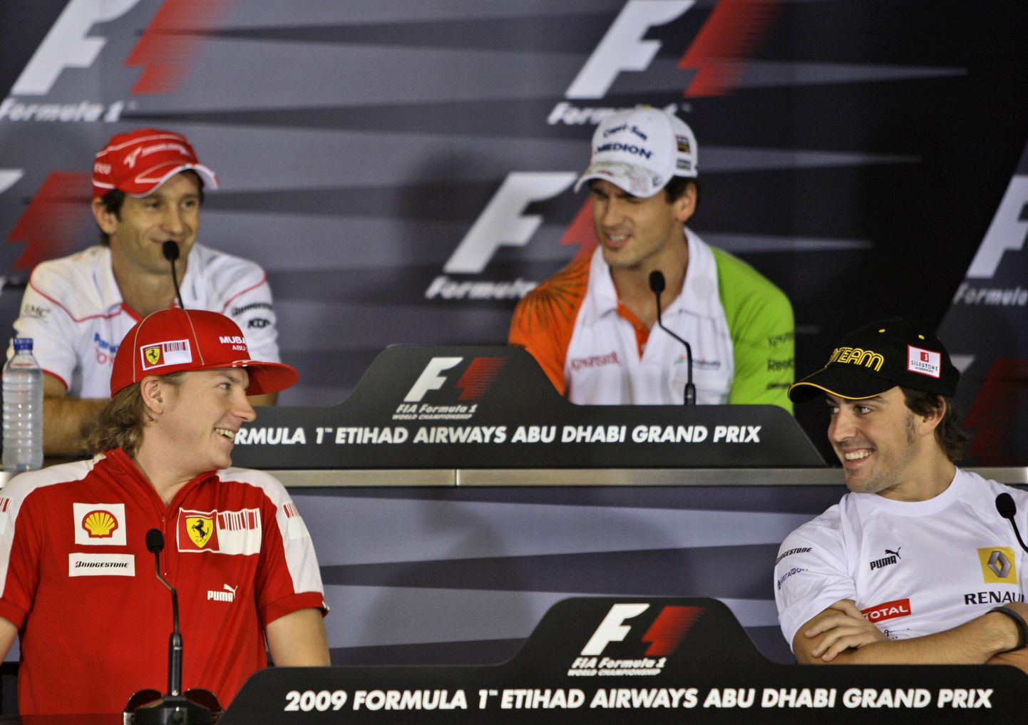 Jarno Trulli (üleval vasakul) usub, et Kimi Räikkönen ja Ferdnando Alonso on praegu F1-sarjas toimuva pärast ahastuses.