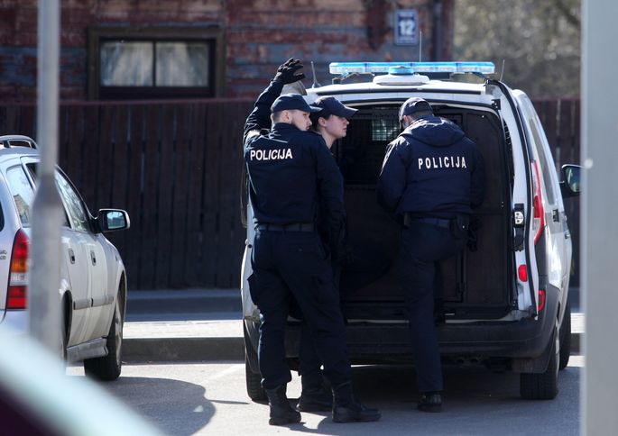 Marupe Divas Kompanijas Stajusas Likuma Prieksa Jo Ignorejusas