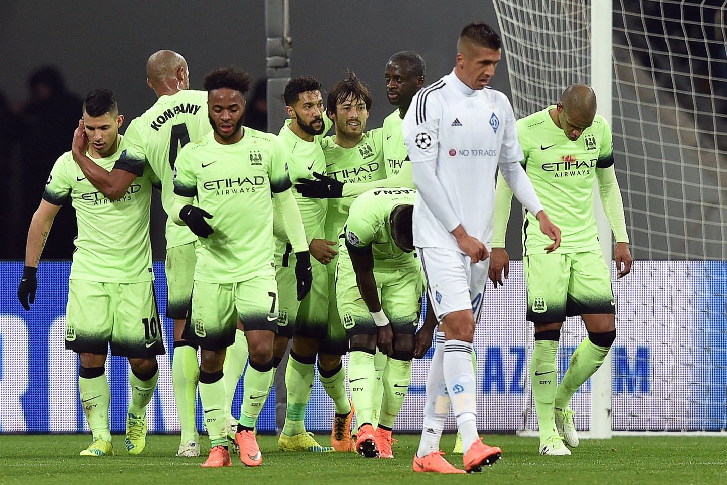 Manchester City mängijad rõõmustamas Kiievi Dinamo vastu löödud värava üle.
