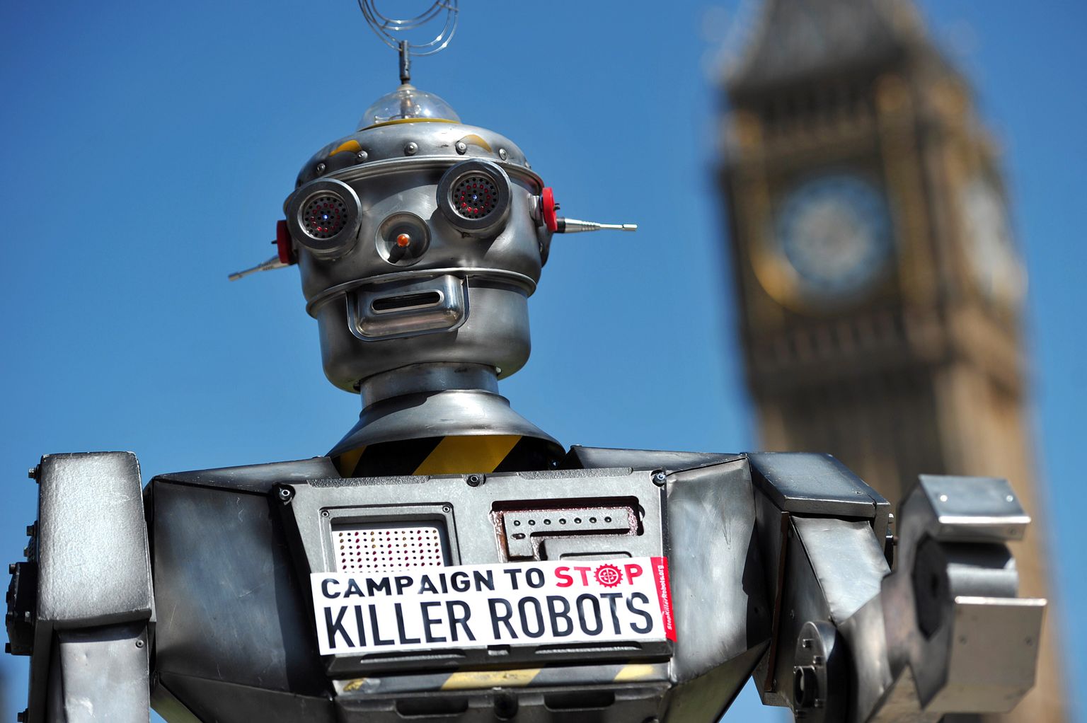 Roboti koopia Londonis toimunud tapjarobotite vastasel meeleavaldusel.
