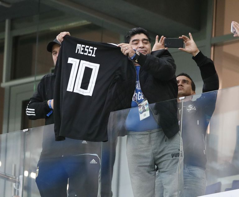 Diego Maradona vaatas Nižni Novgorodis Argentina - Horvaatia kohtumist