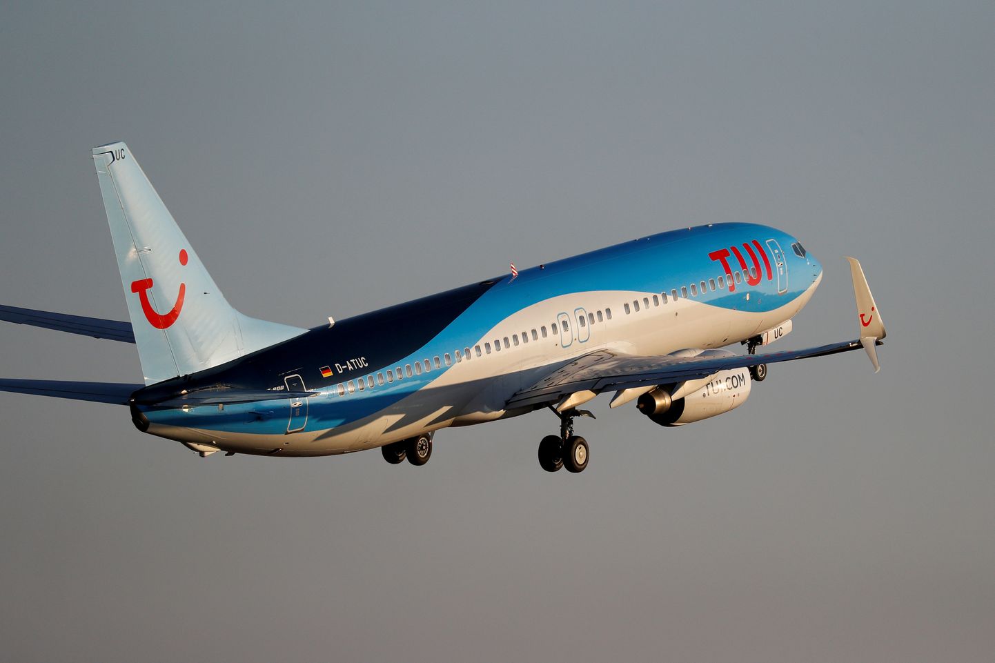 Reisifirma TUI fly Boeing 737-800 startimas Palma de Mallorcalt Hispaanias.