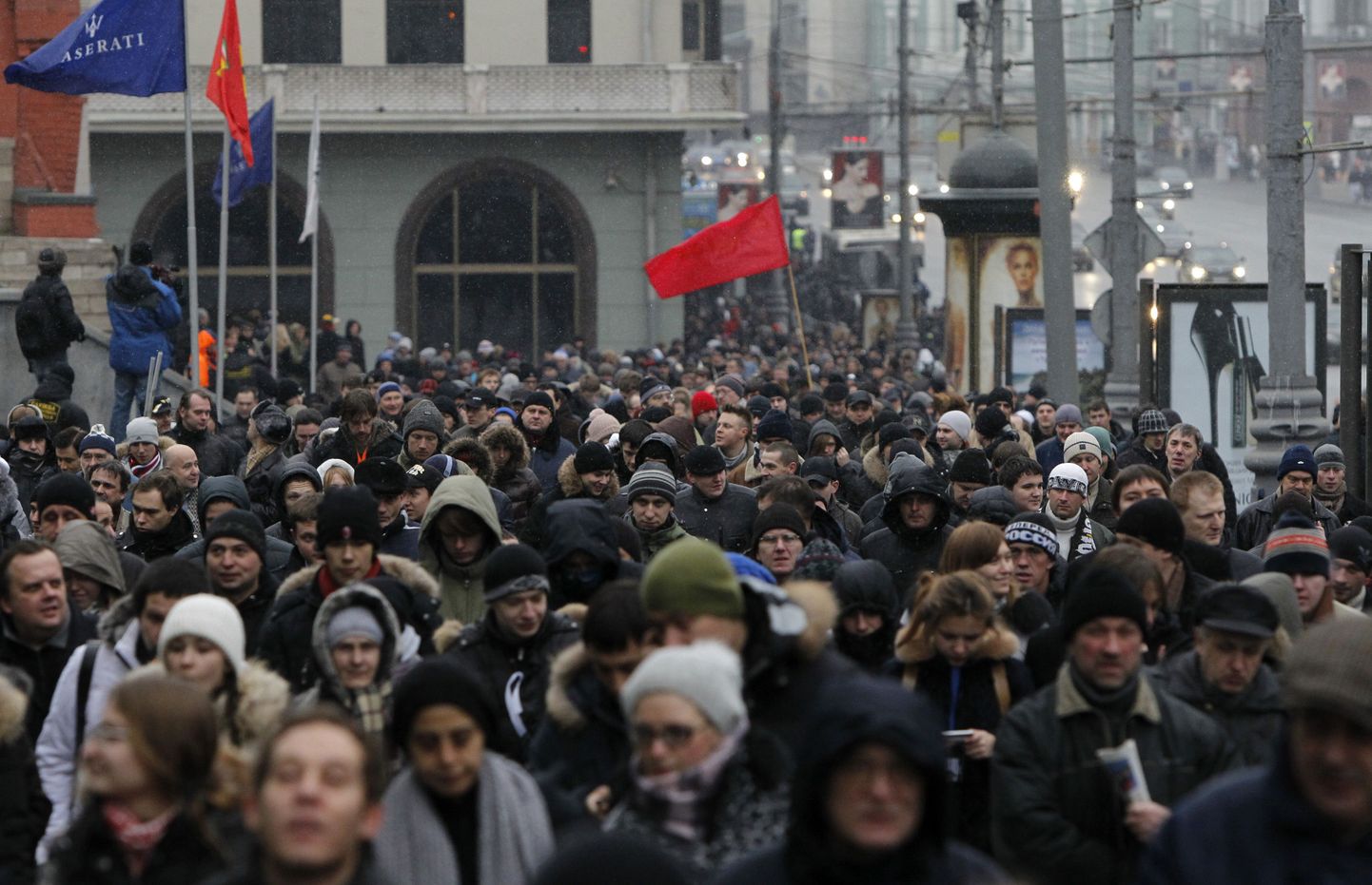 Москвичи идут на Болотную площадь.