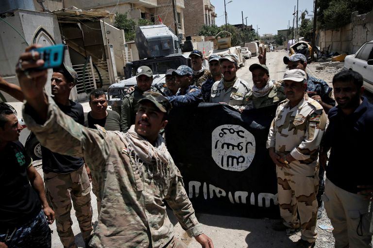 Mosuli vabastanud Iraagi sõdurid, kes said kätte Islamiriigi lipu