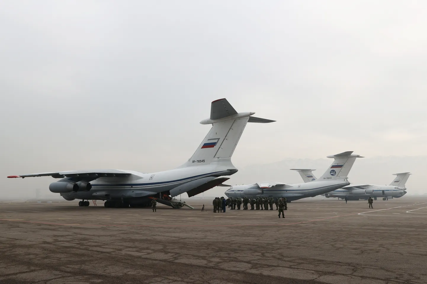 Ил-76.