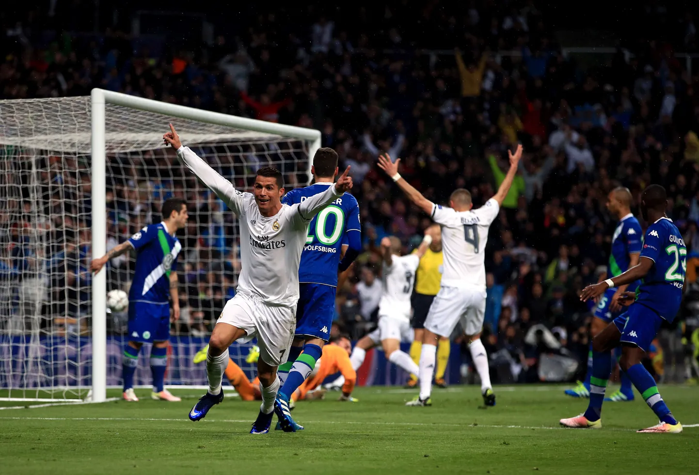 Cristiano Ronaldo, kelle kolm väravat vedasid Reali kaotusseisust välja ja lunastasid poolfinaalipääsme.