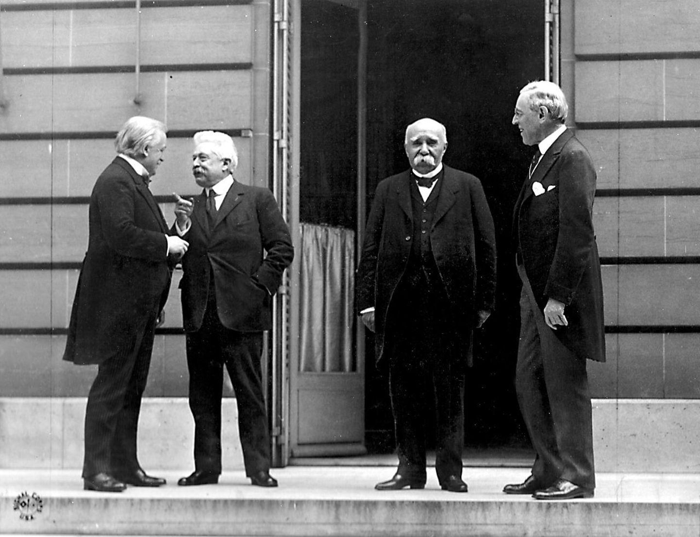 Suurbritannia peaminister David Lloyd George, Itaalia peaminister Vittorio Orlando, Prantsusmaa peaminister Georges Clemenceau, Ameerika Ühendriikide president Woodrow Wilson. 