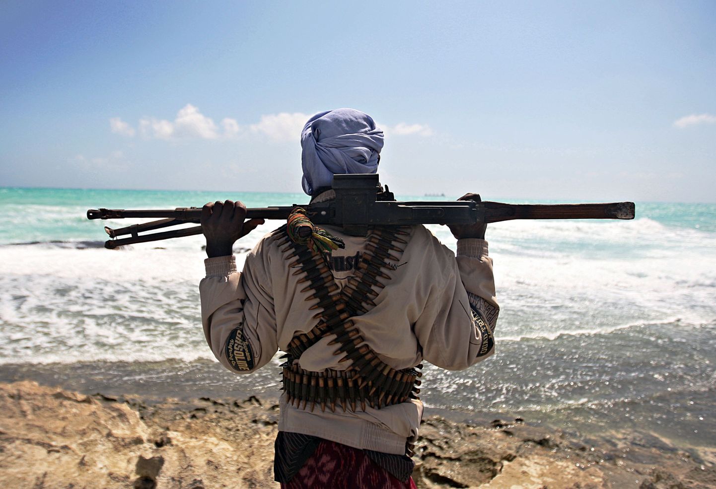 Somaalia piraat rannal.