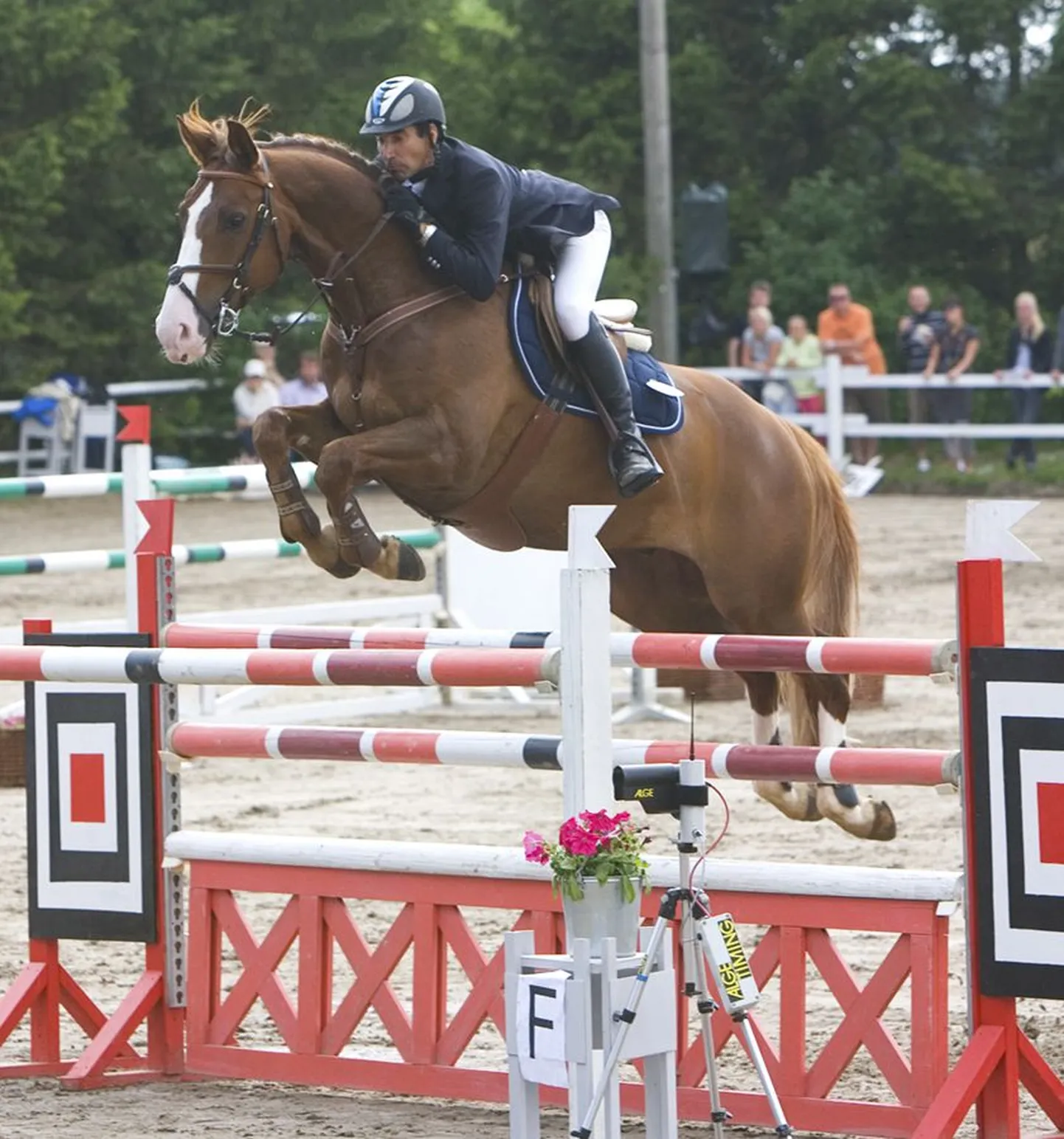 Takistussõitja Gunnar Klettenberg teenis Moskvas peetud võistlusel hobusega Bingo grand prix’ võidu.