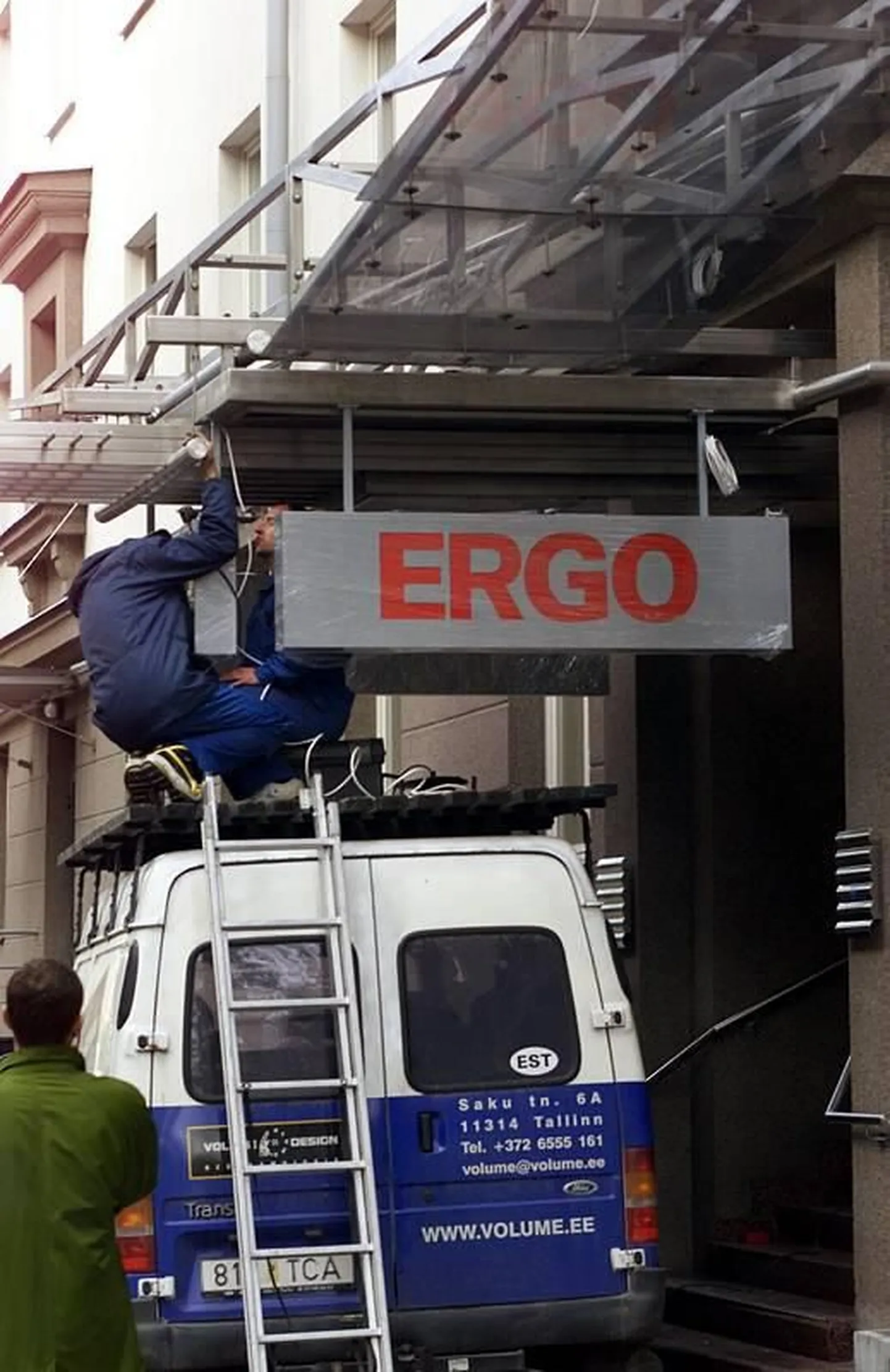 TLNPM02: ERGO KINDLUSTUS  : TALLINN, EESTI, 16OCT  01-
BICO-LEKS Kindlustus vahetas oma reklaami  peakorteril Lauteri tn.seoses nime muutusega.
-pl/ Foto PEETER LANGOVITS   POSTIMEES