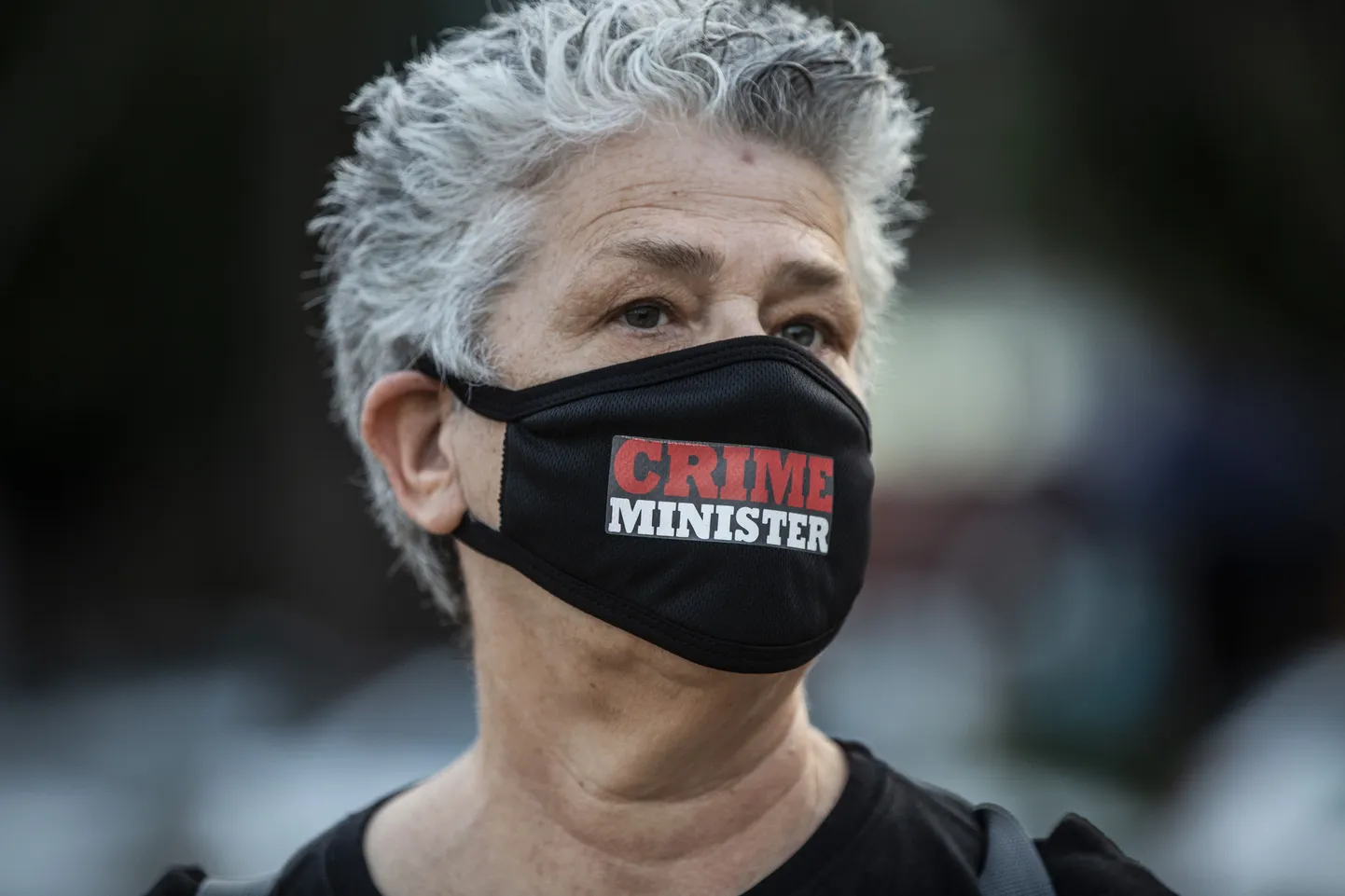 Iisraeli meeleavaldaja Tel Avivis kannab näomaski, millel on viide parempoolse peaministri Benjamin Netanyahu korruptsioonijuhtumile.