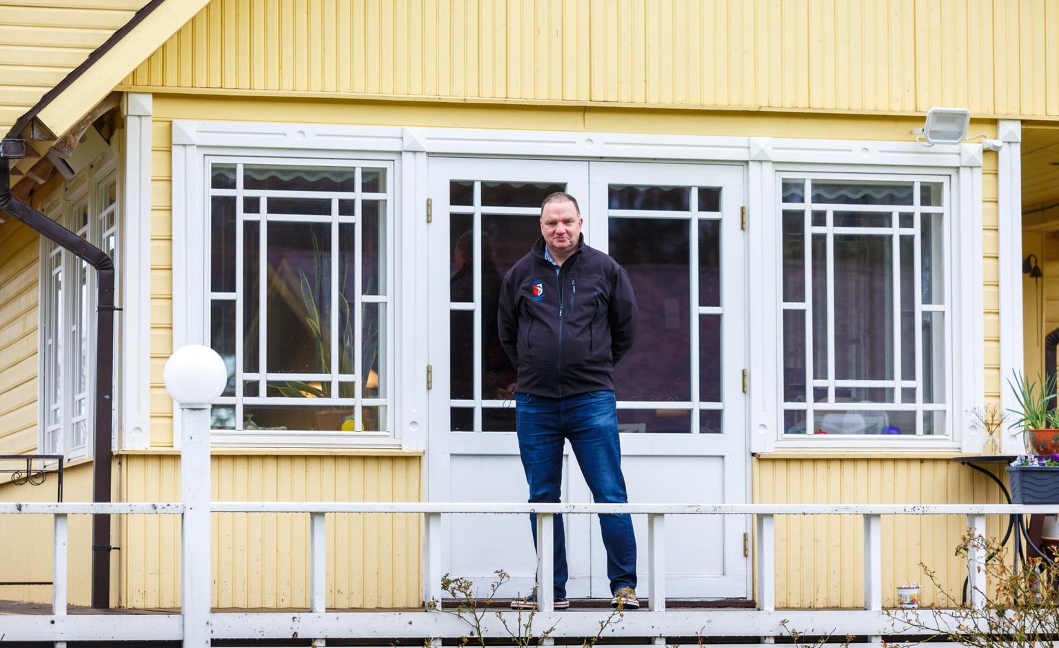 Hannes Astok ostis talukoha Valgamaale Kuigatsi külla 1997. aastal. Möödus 14 aastat, kui kodu lõplikult elamiskõlblikuks sai. Nüüd on ta maal rohkem kui mujal.