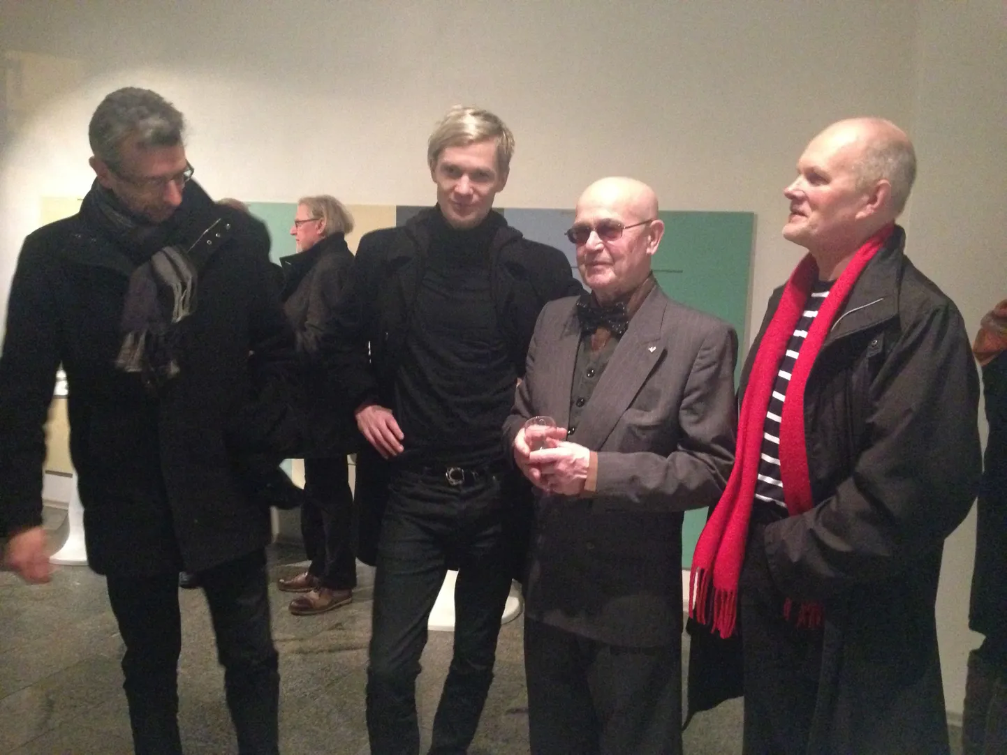 Vanameistrid Kaarel Kurismaa näituse avamisel. Fotol vasakult Erkki-Sven Tüür, Kiwa, Kaarel Kurismaa, Sven Grünberg