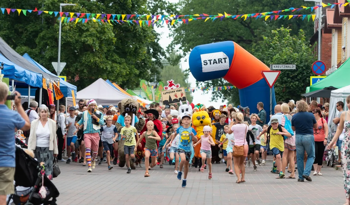 Võru lastefestivali avajooks enne koroonaaega.