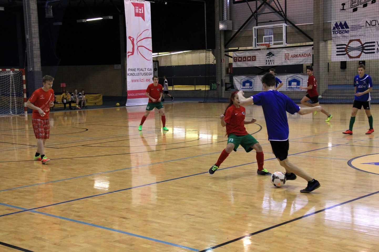 Valgas korraldatud saalijalgpalliturniiril saavutasid Puka noored küll tubli teise koha, kuid finaalvõistlusel Viljandis tuli leppida vaid alagrupimängudega.
