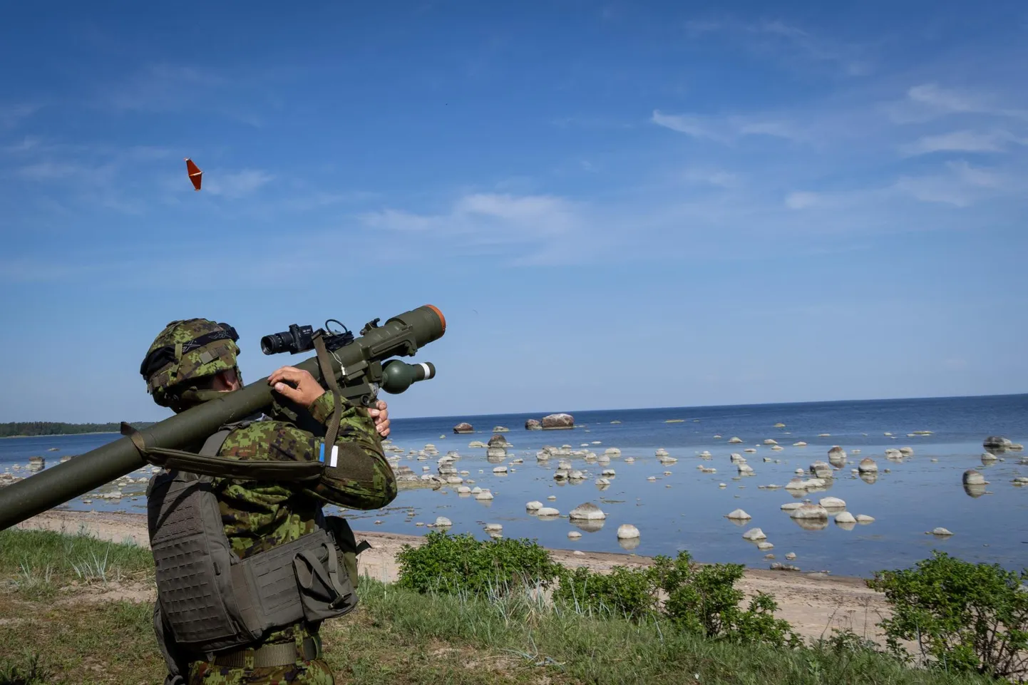 Rutja rannas lasti esimest korda lühimaa õhutõrjesüsteemist Piorun.