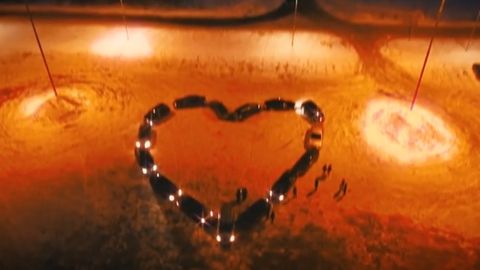 Naistepäeva video: Tallinna parklasse tekkis autodest hiiglaslik süda
