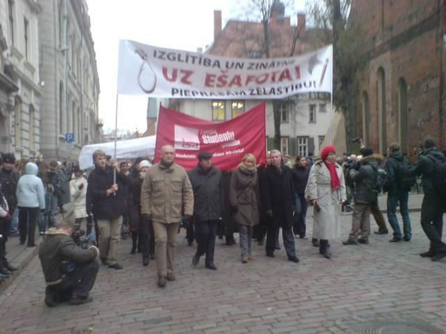 Tudengite ja õppejõudude meeleavaldus Riias.