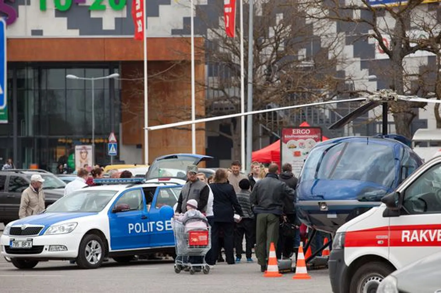 Lisaks sellele, et politsei pidi nädalavahetusel tegelema paljude pidudest tingitud probleemidega,  osaleti ka Põhjakeskuses peetud ohutuspäeval.