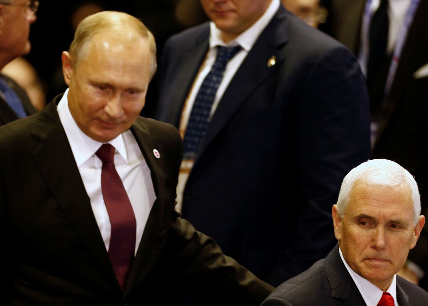 Vladimir Putin (vasakul) ja Mike Pence.