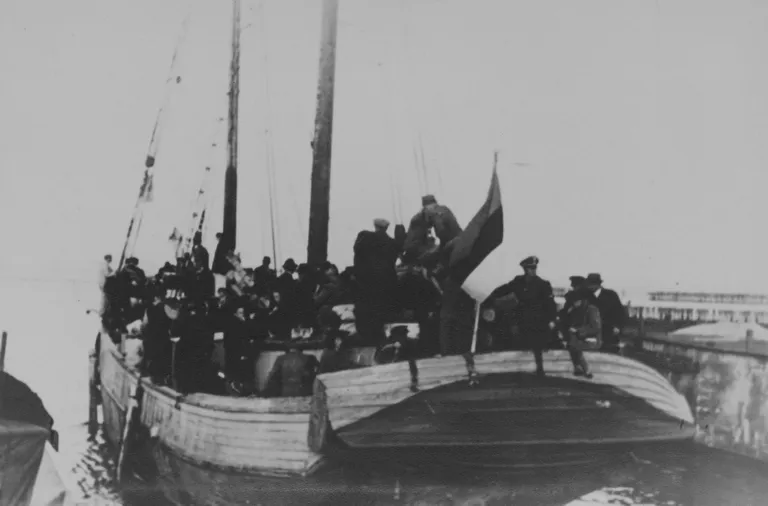 Põgenike väljasõit Tallinna sadamast. 1944. aasta september.