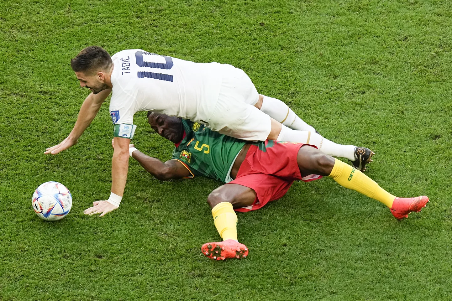 Serbia (valges) oli Kameruni vastu justkui peal, ent ippon jäi tegemata.
