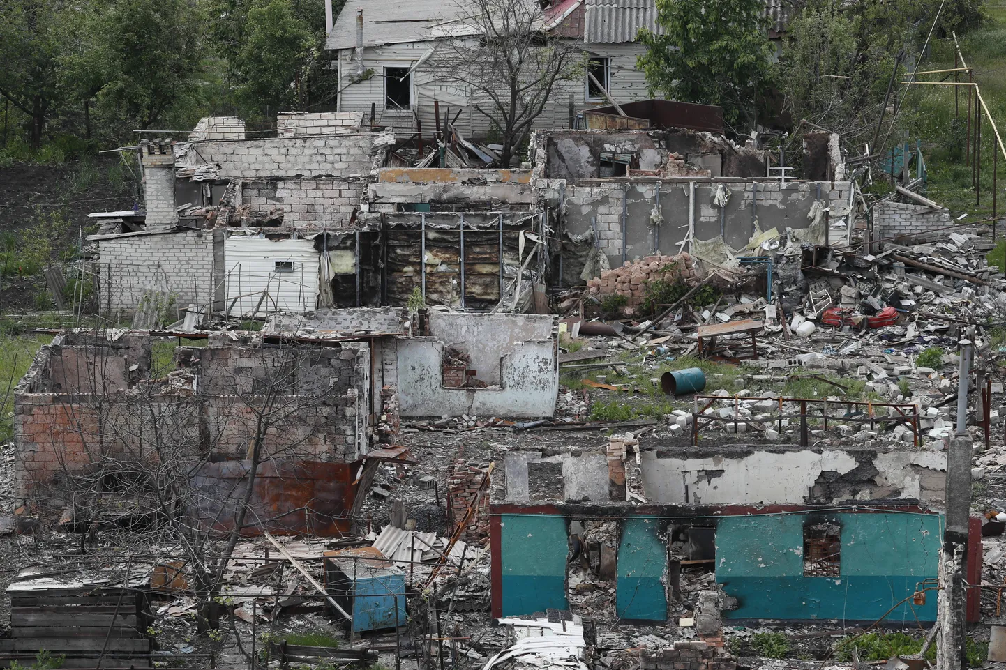 Разрушенные дома в Луганской области. 27 мая 2022 года