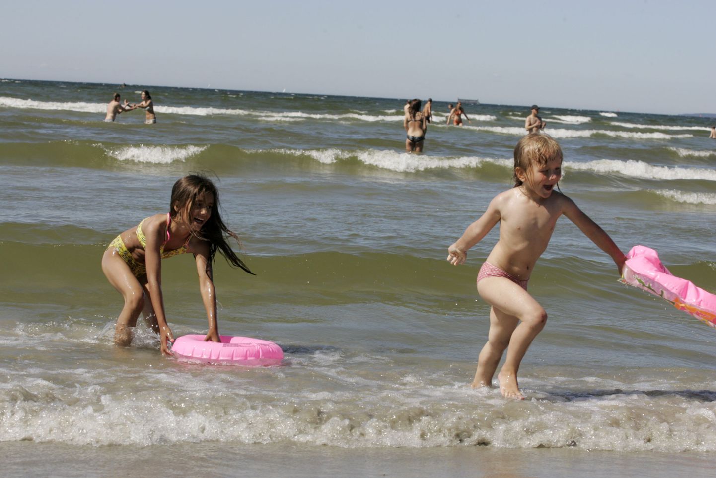 Lapsed Pirita rannas.