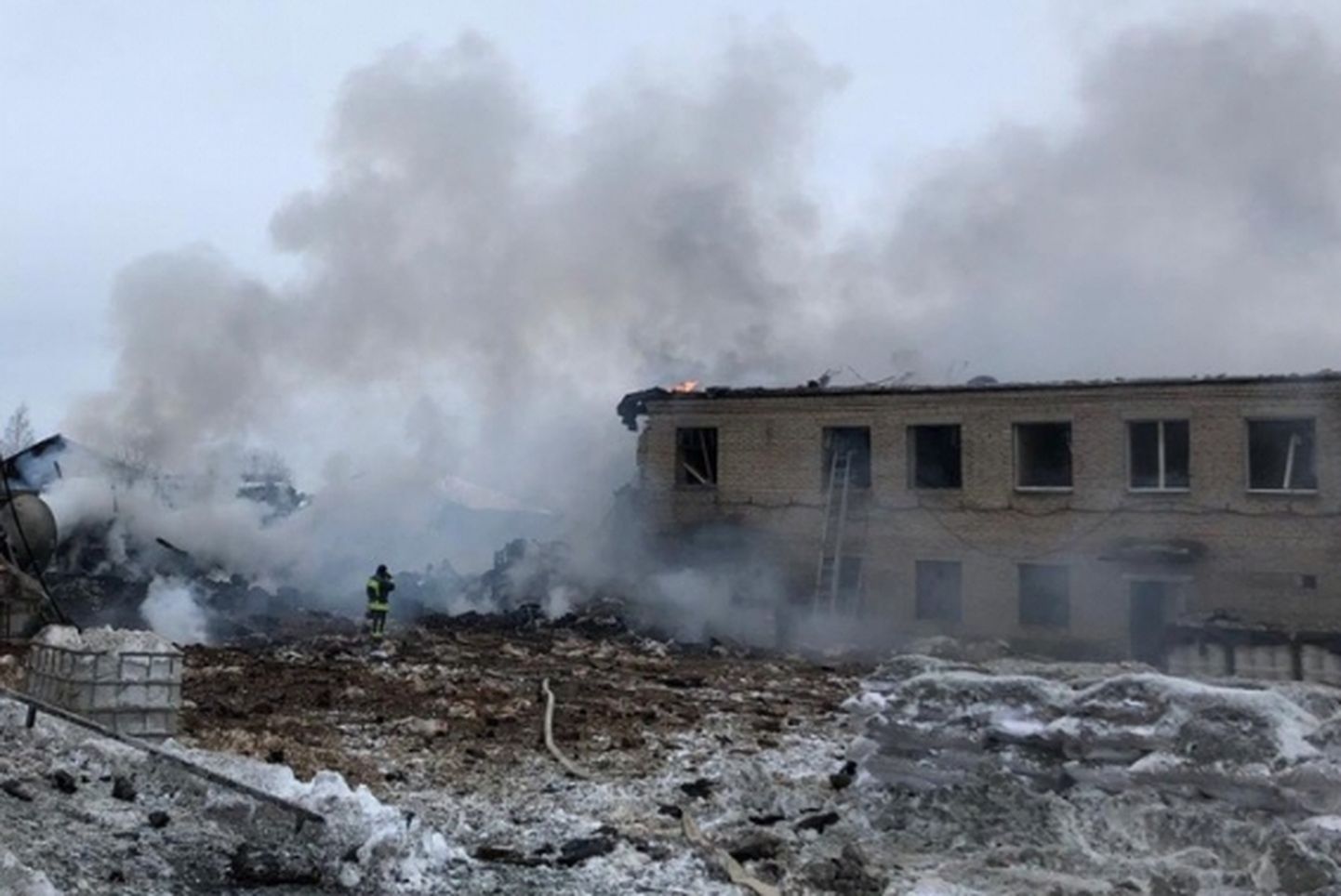 На заводе "Полипласт" в Кингисеппе Ленинградской области произошел мощный взрыв.