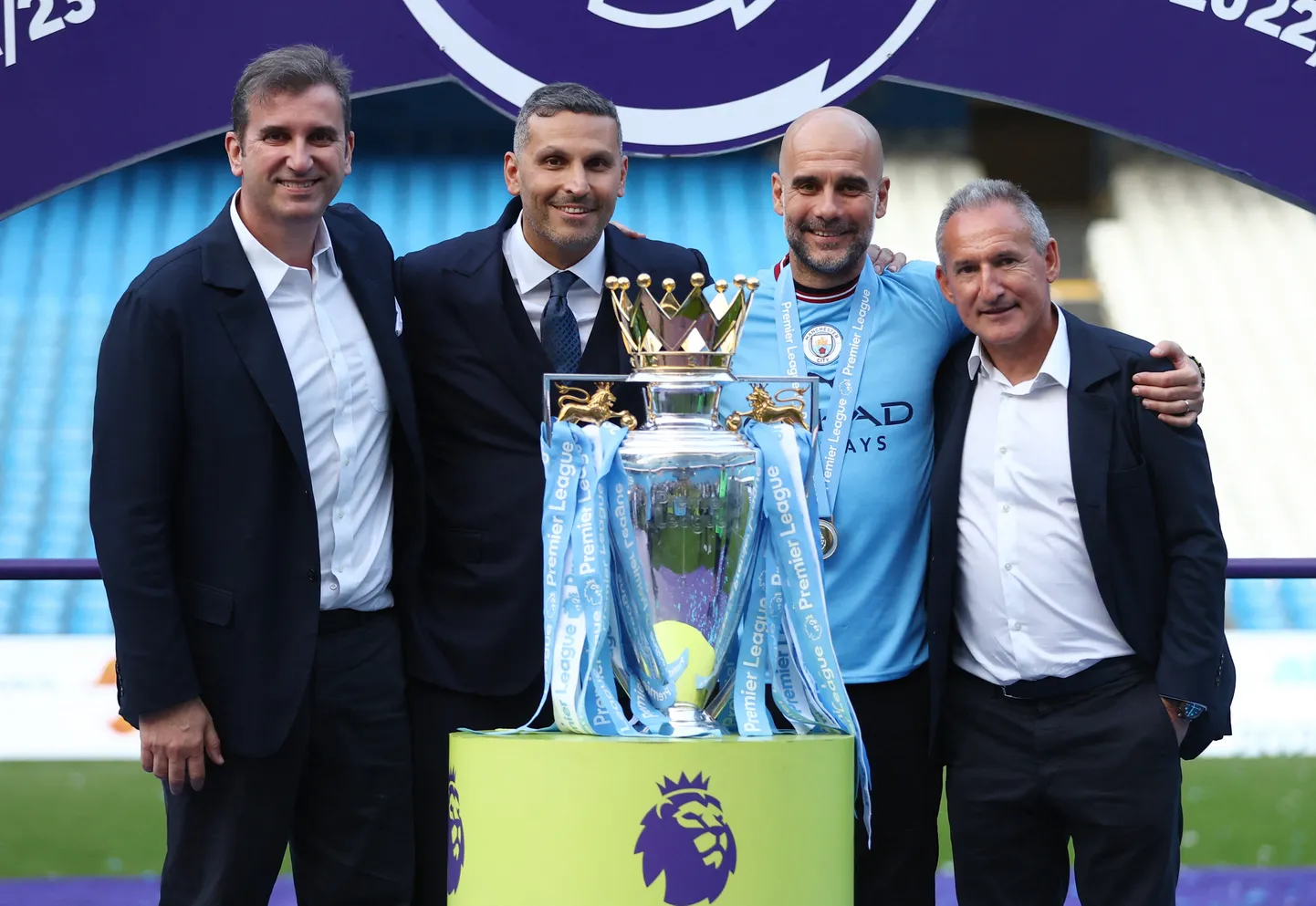 Vasakult: Manchester City tegevjuht Ferran Soriano, esimees Khaldoon Al Mubarak, peatreener Pep Guardiola ja spordidirektor Txiki Begiristain.