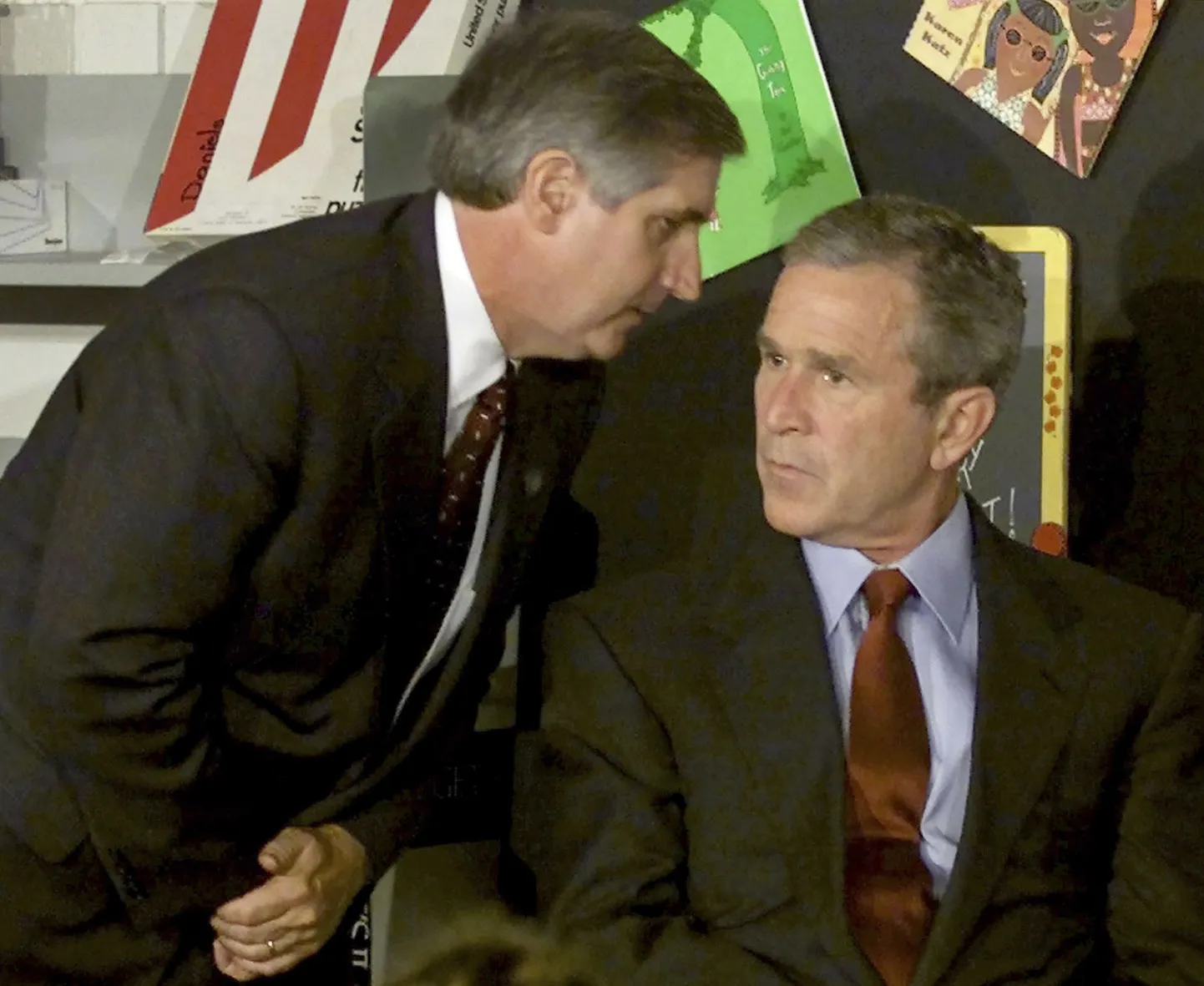 Момент, когда Буш-младший узнал о терактах 11 сентября 2001 года. президент был в это время на семинаре в школе в штате Флорида.