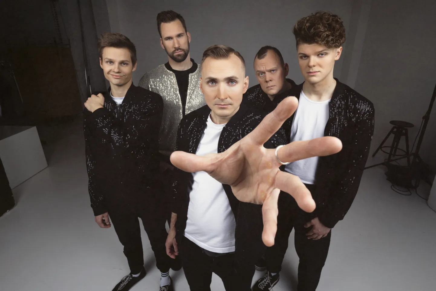 Grupa "Laika Upe" pastāv jau deviņus gadus un nu nobriedusi savam debijas albumam "Gaisā".