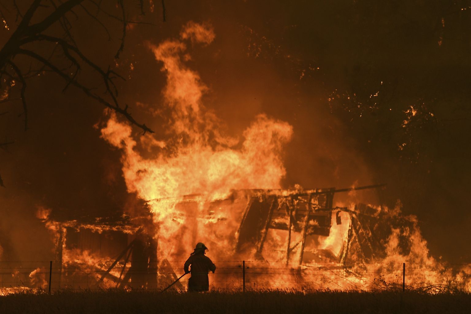 Austraalia maastikupõlengutes on hukkunud ka kaks vabatahtlikku tuletõrjujat.