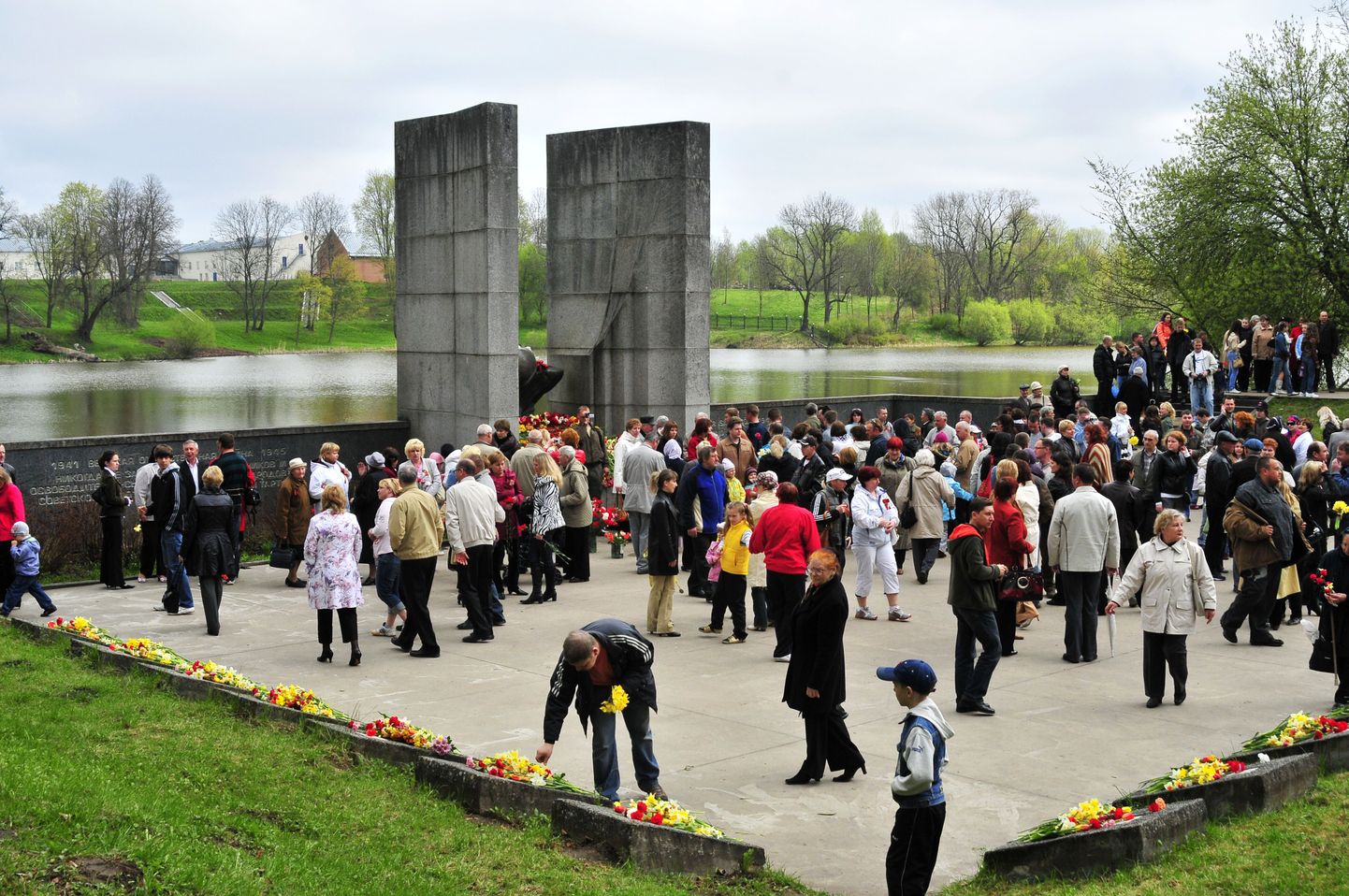 9 мая 2010 года у монумента на Раади в Тарту