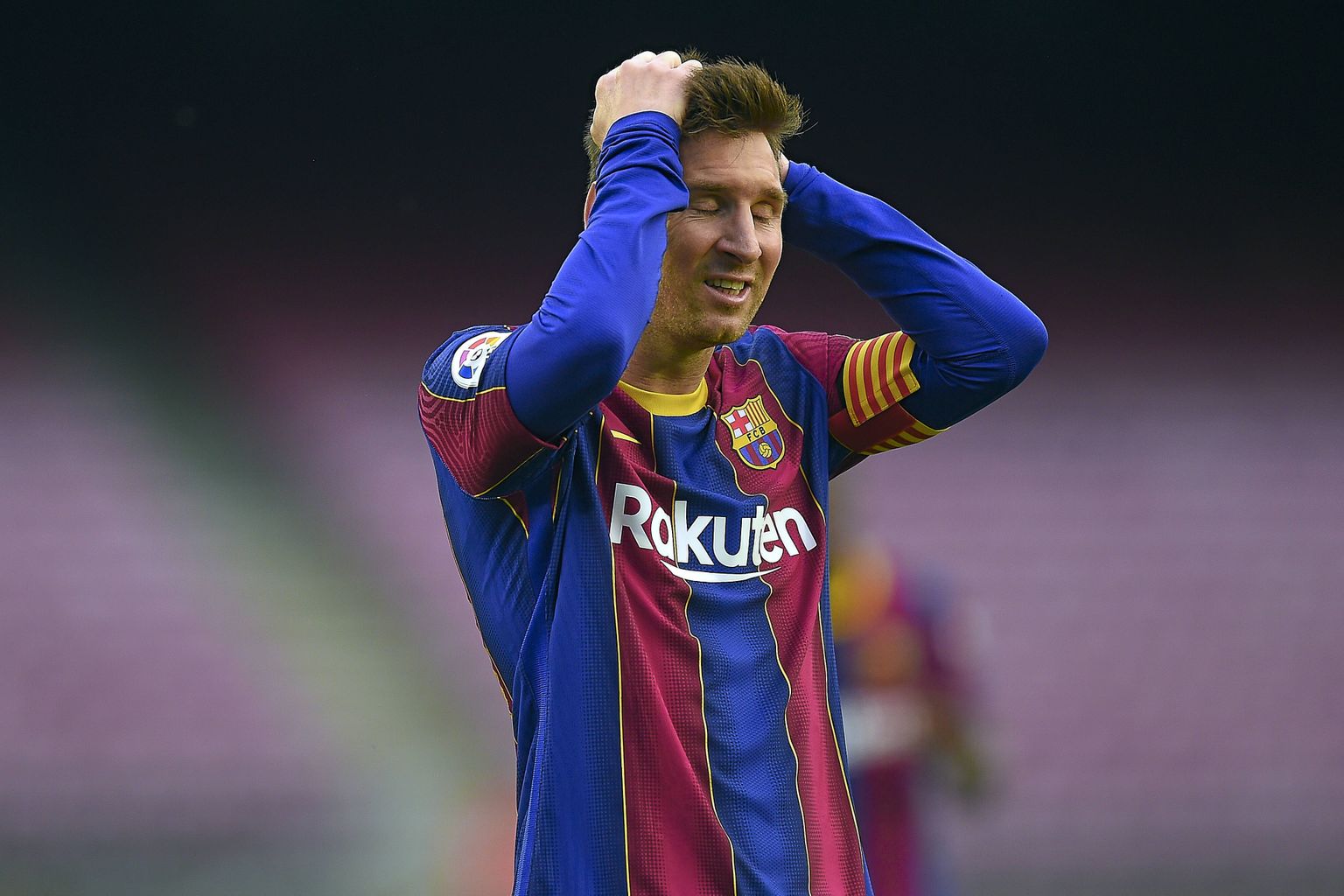 Kui Barcelona oma palgakulu alla ei saa, võivad nad olla sunnitud Lionel Messi allkirja püüdmisest loobuma.