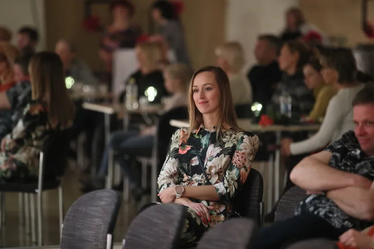 Aruküla rahvamajas toimunud plaadiesitlusel oli kohal ka Alyona Tinyakova, Neitsovi kallim.