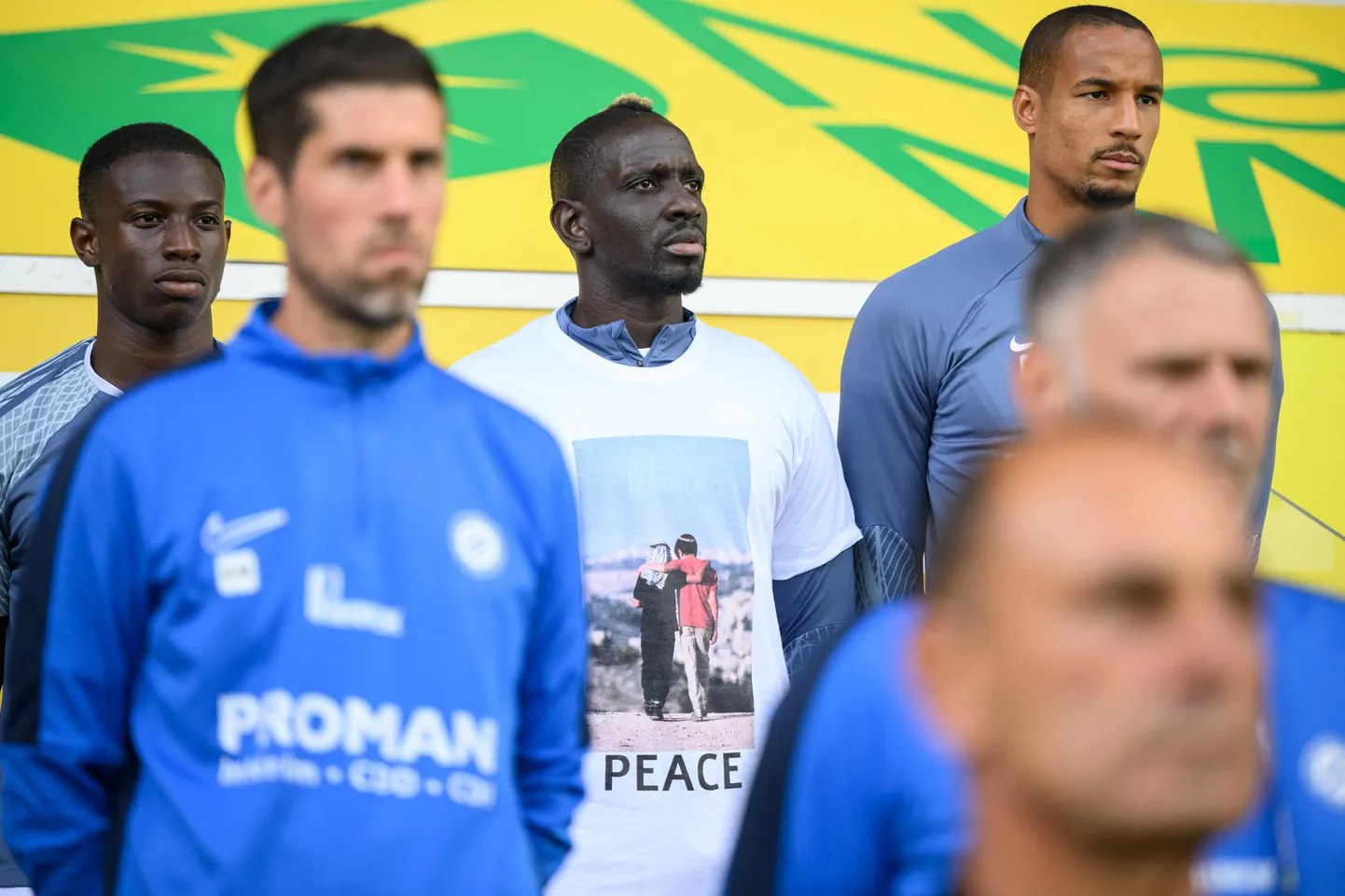 Mamadou Sakho (keskel).