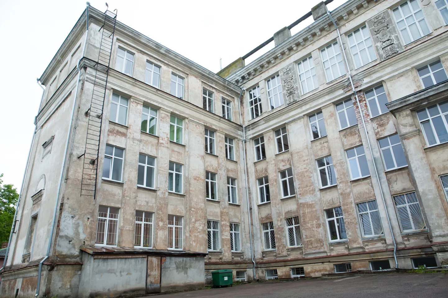 Vana-Kalamaja 9 asuv koolimaja.