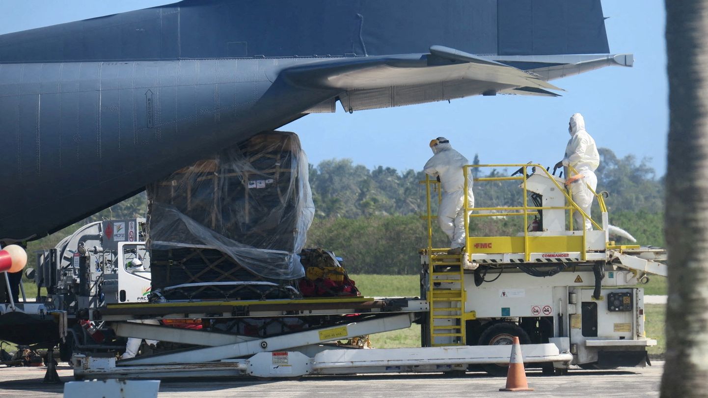 Uus-Meremaa abisaadetis Tongal  Tongatapu saare Fua'amotu rahvusvahelise lennujaama lennuväljal