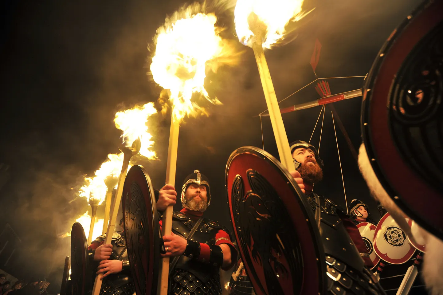 Viikingiteks kehastunud Up Helly Aa Festival Shetlandi saartel