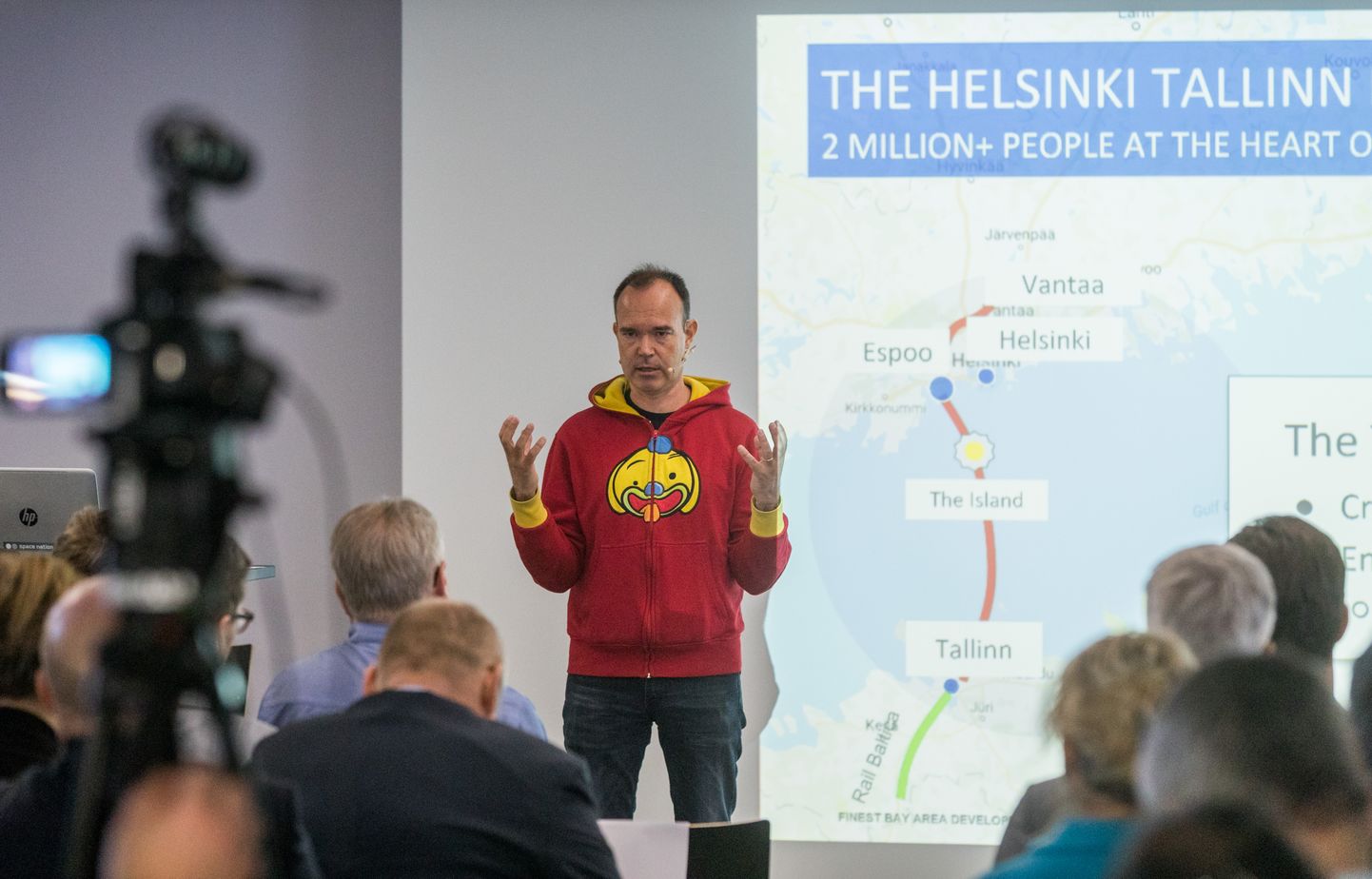 Soomlane Peter Vesterbacka (keskel) tutvustas suuremale avalikkusele oma Tallinna-Helsingi tunneliplaani.