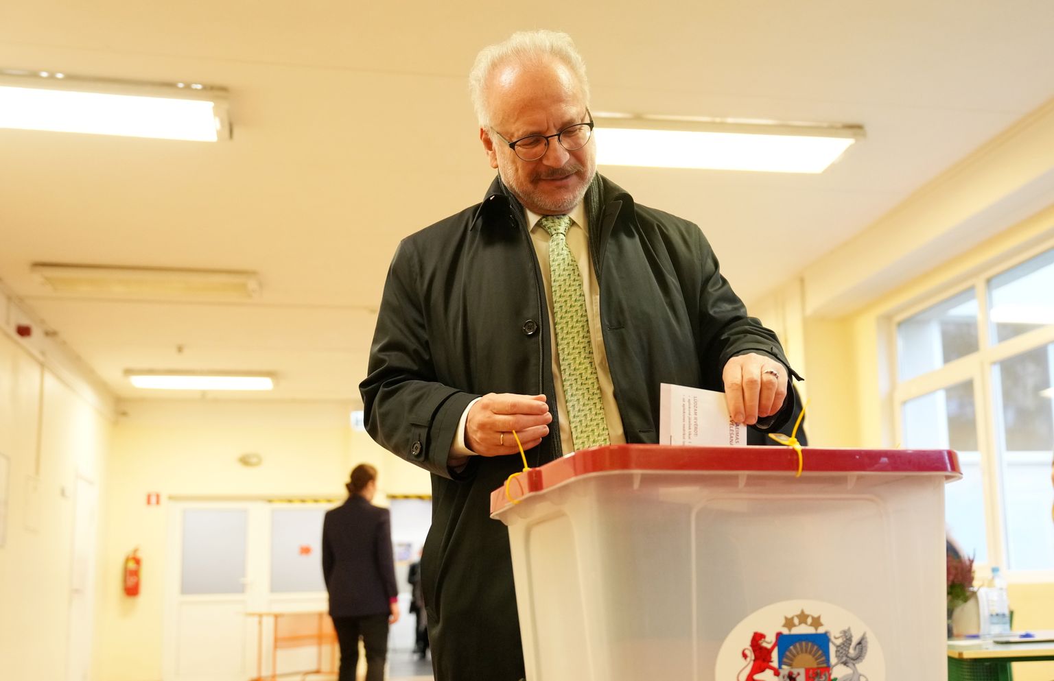 Valsts prezidents Egils Levits nodod balsi 14. Saeimas vēlēšanās.
