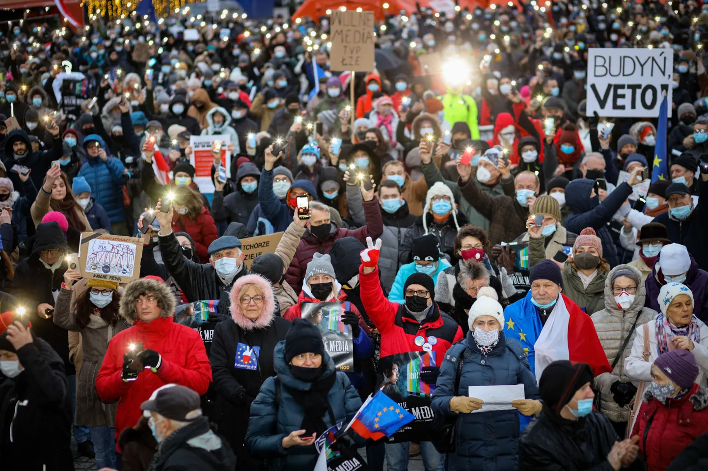 Poolakad protestimas 19. detsembril Krakowis meediaseaduse vastu.