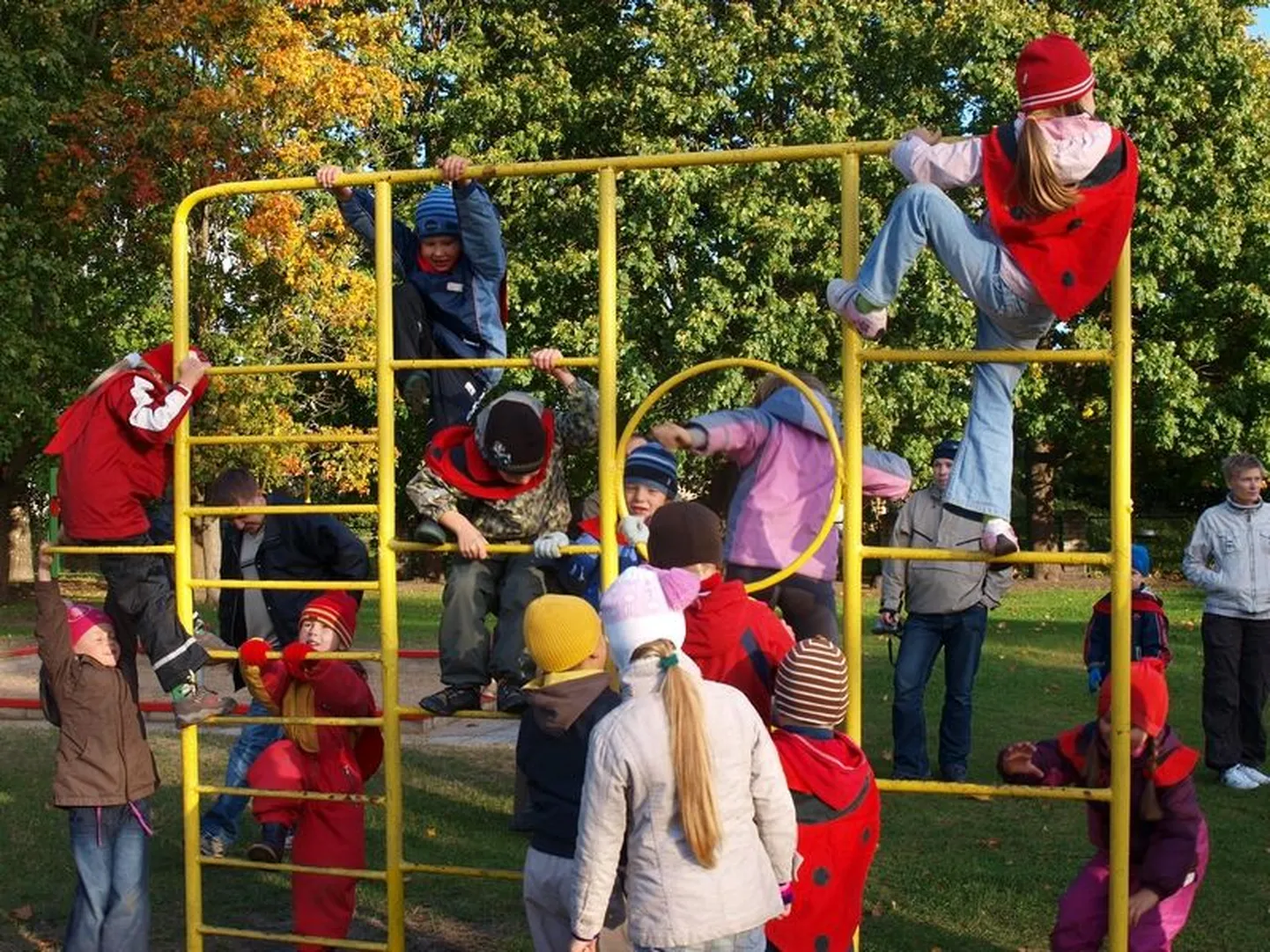 Pärnu Liblika tänava lasteaia hoov.