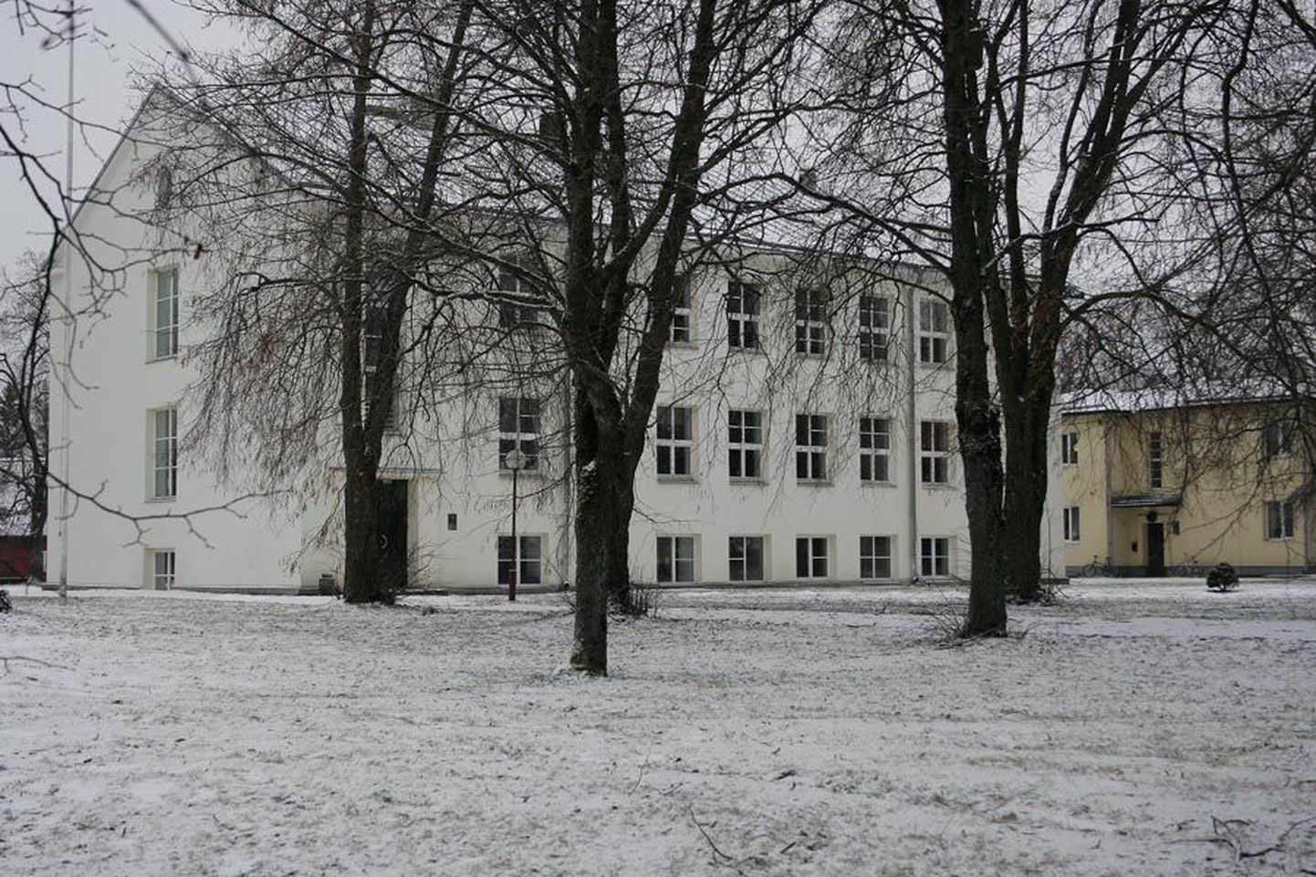 Tänavu tühjaks jäänud ja Viljandi linnale antud Viiratsi lastekodu ruumidesse võib lähematel aastatel tulla 35-kohaline hooldekodu.