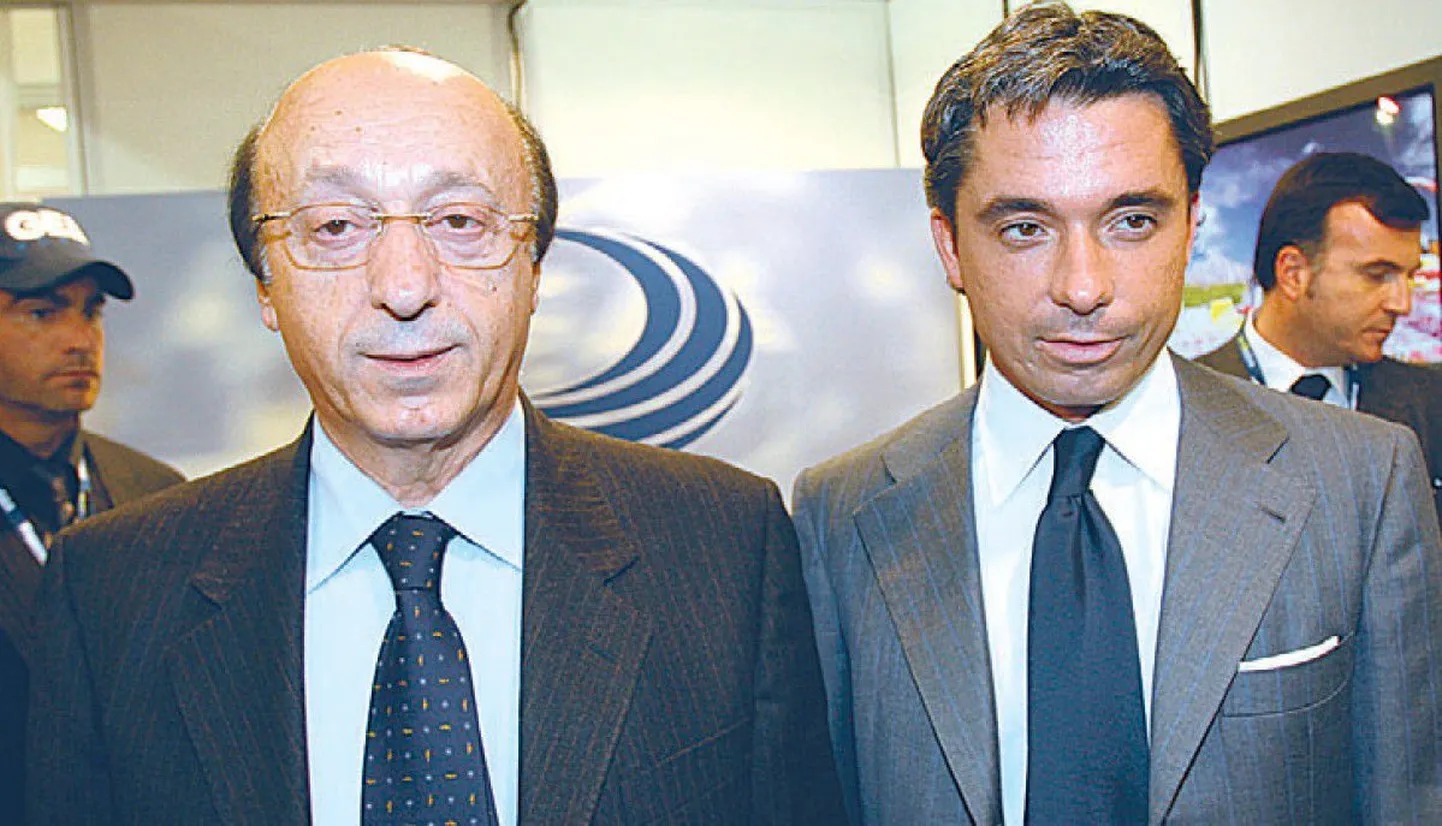Luciano Moggi (vasakul)  ja tema poeg Alessandro pandi pettuse korraldamise eest vangi.